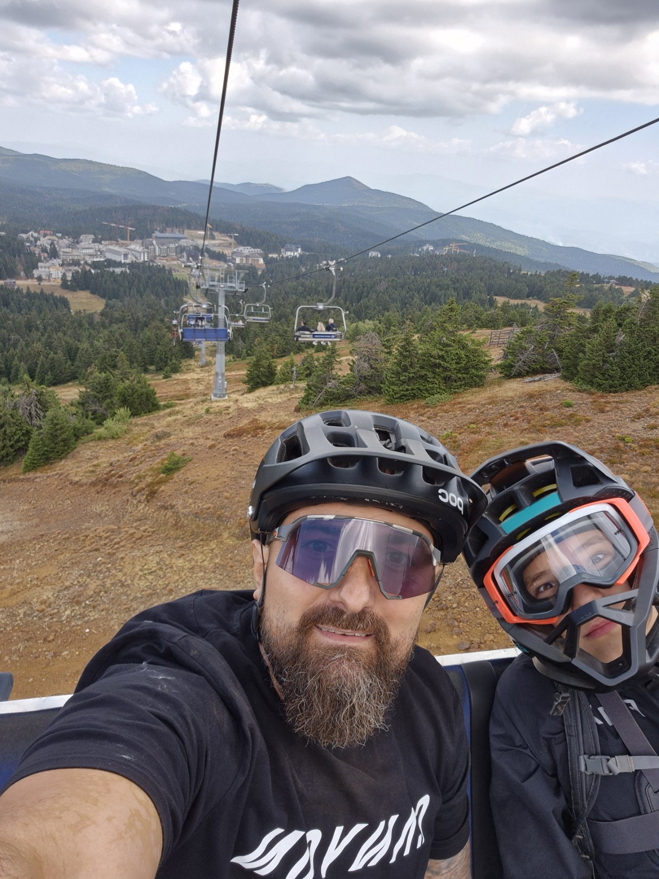 Group E-Bike tour on technical singletracks guided by professionals