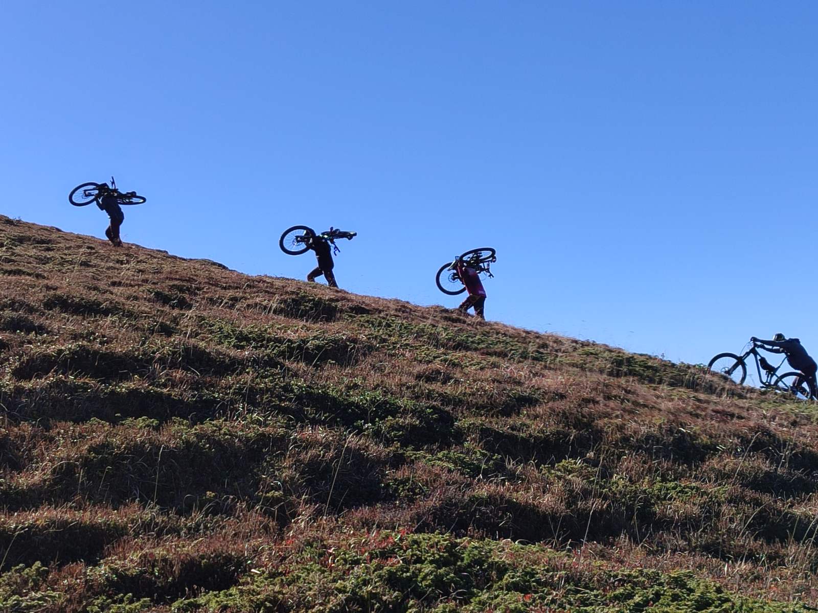 Singletracks for E-Bikes through the mountains of southern Serbia